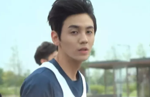 学弟暗恋校草学长，高颜值新剧开播！ - 51虹马