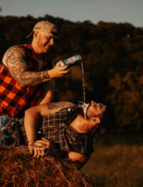 网PO直男兄弟情超有爱,未知一桩美事引发正反两派网友各自表述 - 51虹马 网PO直男兄弟情超有爱,未知一桩美事引发正反两派网友各自表述 - 51虹马