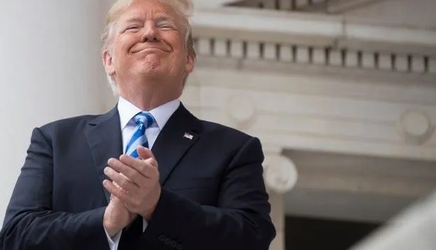 特朗普发推自夸:民调显示45%美国同性恋男性支持他 - 51虹马 特朗普发推自夸:民调显示45%美国同性恋男性支持他 - 51虹马