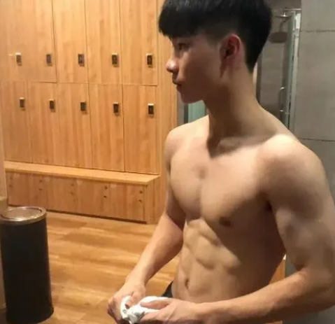 16岁就拥有八块腹肌，现在的00后实力不容小觑 - 51虹马