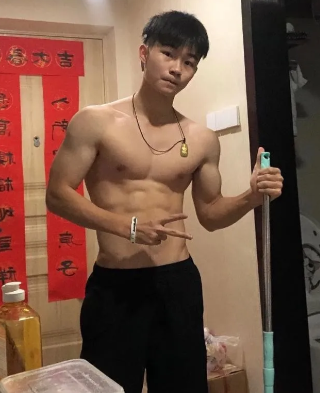 16岁就拥有八块腹肌，现在的00后实力不容小觑 - 51虹马