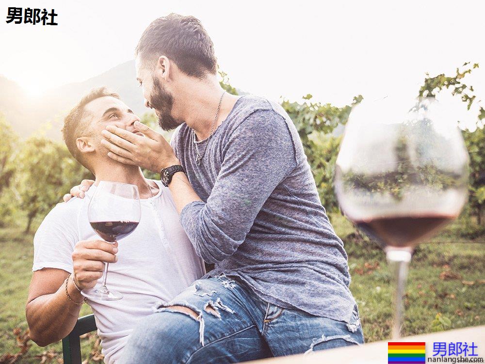 直男、出柜、去Gay Bar,男同志在大学裡可能会碰到的13件事! - 51虹马 直男、出柜、去Gay Bar,男同志在大学裡可能会碰到的13件事! - 51虹马