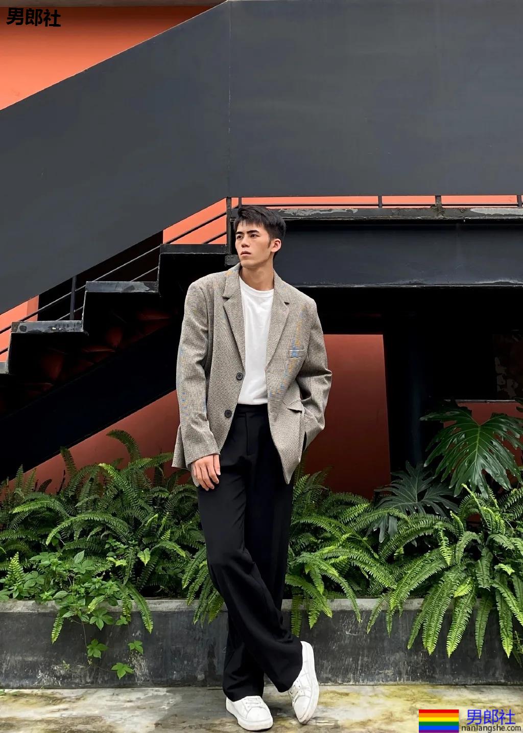 "川音霍建华"肌肉写真刷屏票圈！超帅高鼻梁长腿小狼狗，谁又可了？ - 51虹马