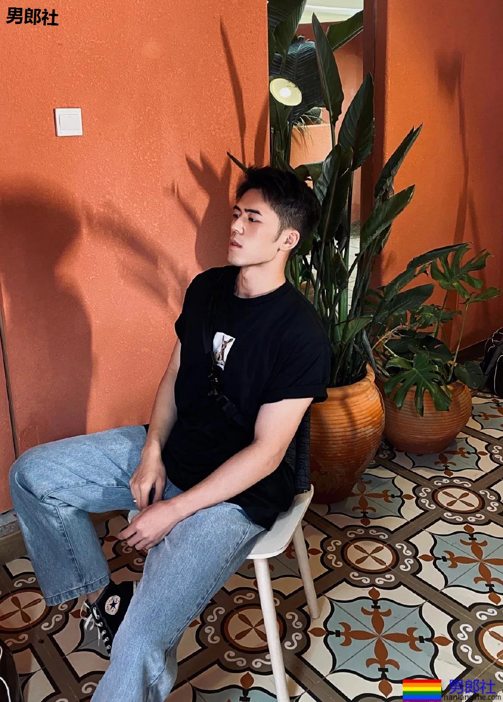 "川音霍建华"肌肉写真刷屏票圈！超帅高鼻梁长腿小狼狗，谁又可了？ - 51虹马