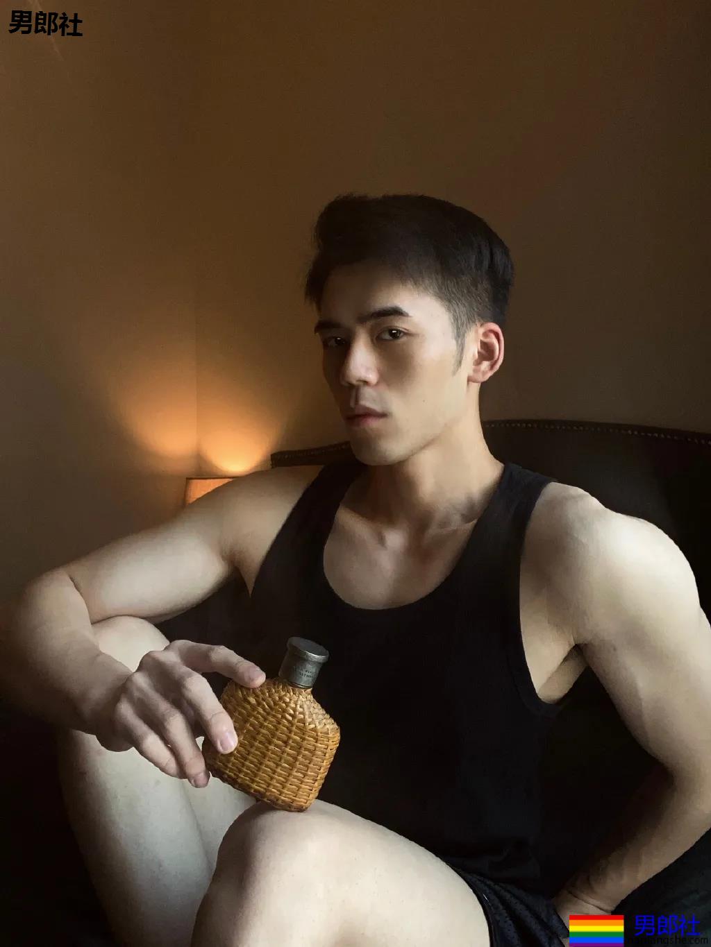 "川音霍建华"肌肉写真刷屏票圈！超帅高鼻梁长腿小狼狗，谁又可了？ - 51虹马