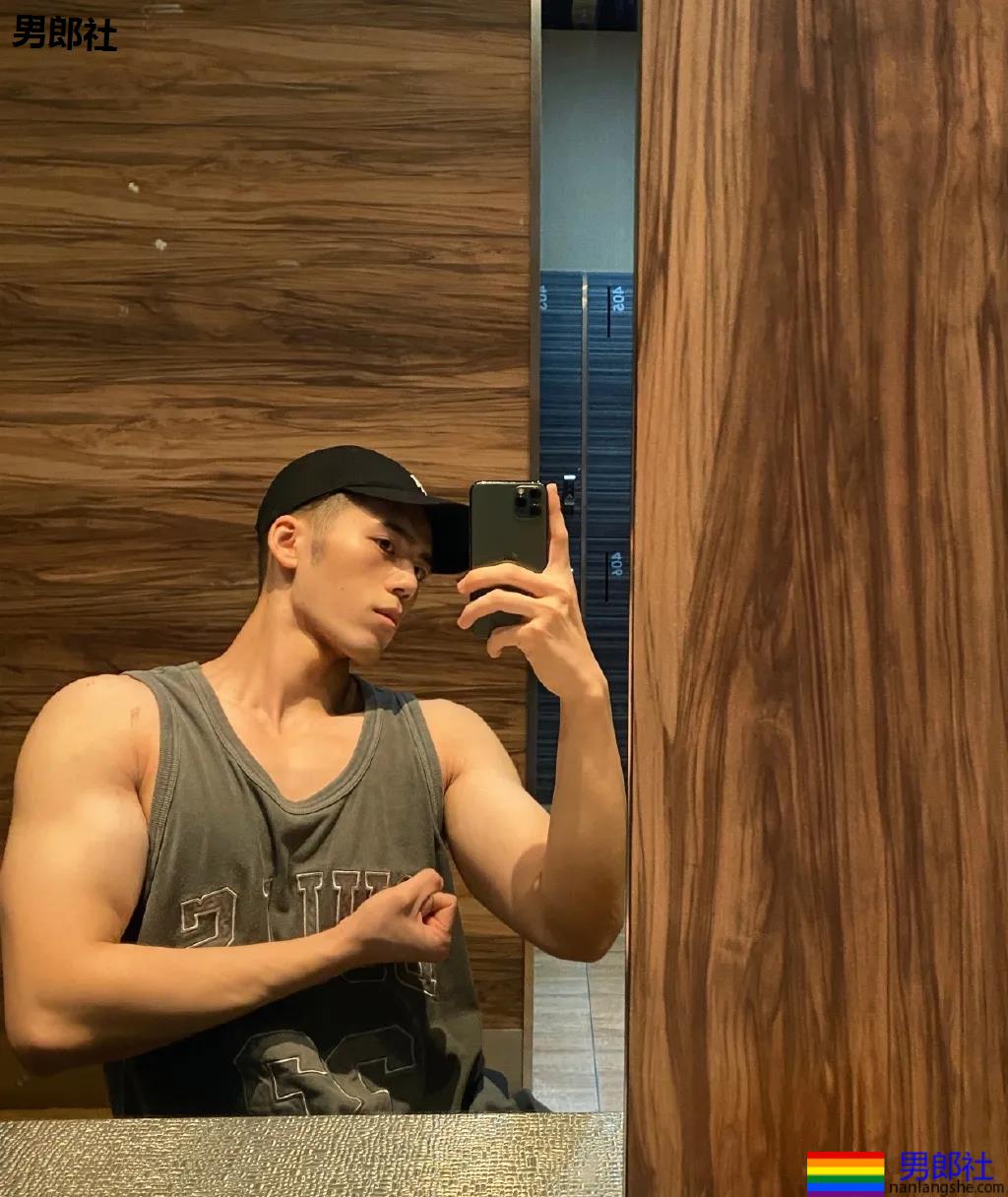 "川音霍建华"肌肉写真刷屏票圈！超帅高鼻梁长腿小狼狗，谁又可了？ - 51虹马