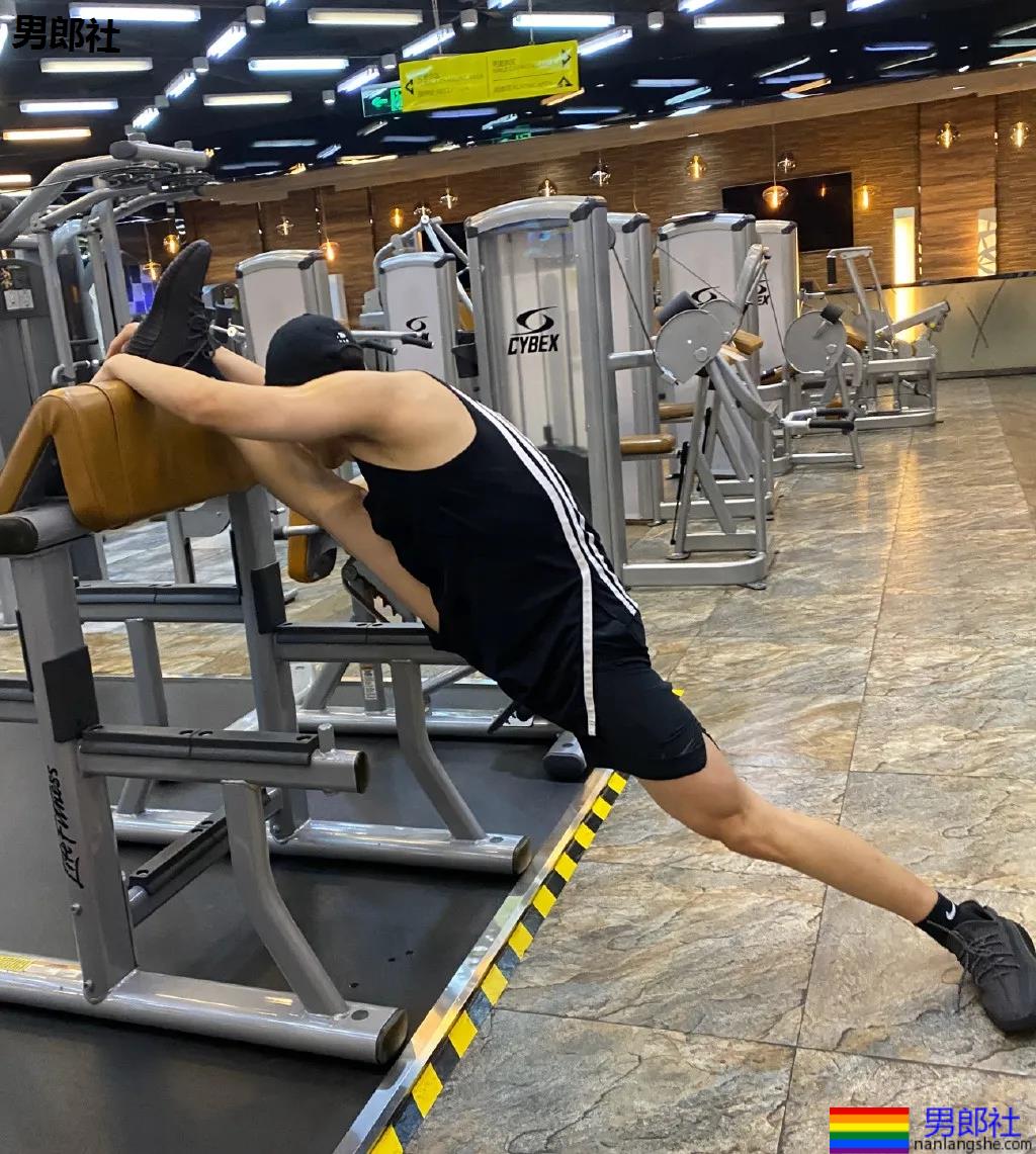 "川音霍建华"肌肉写真刷屏票圈！超帅高鼻梁长腿小狼狗，谁又可了？ - 51虹马