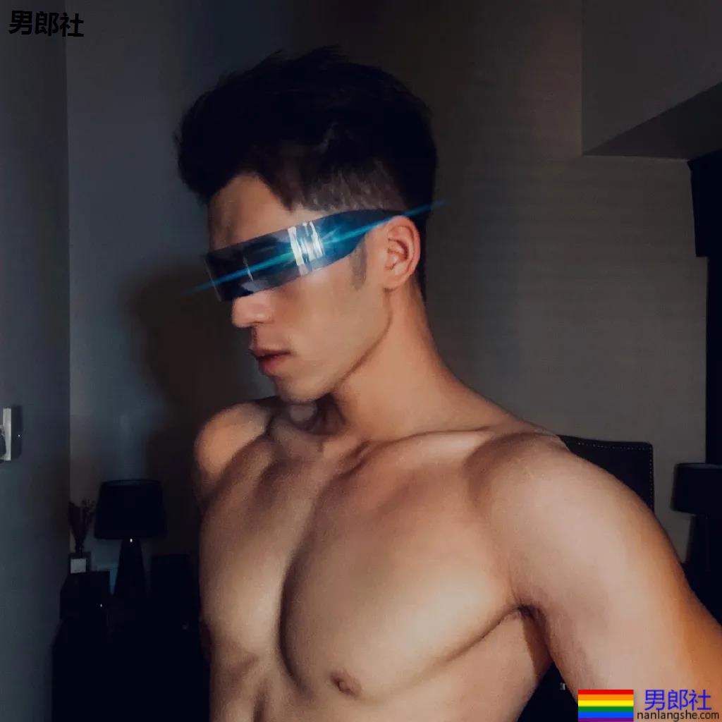 "川音霍建华"肌肉写真刷屏票圈！超帅高鼻梁长腿小狼狗，谁又可了？ - 51虹马