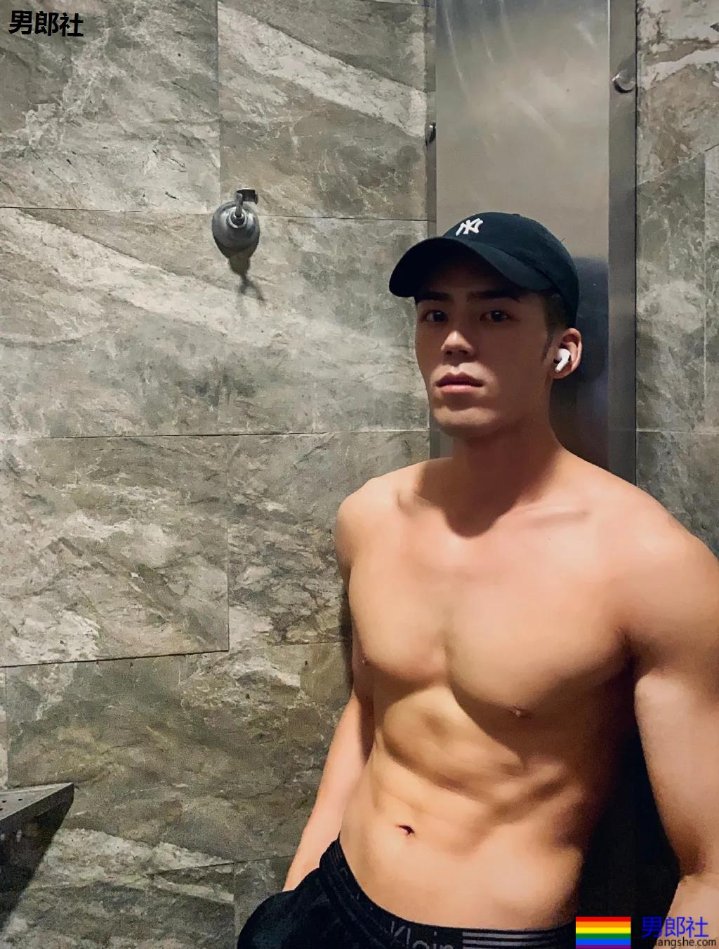 "川音霍建华"肌肉写真刷屏票圈！超帅高鼻梁长腿小狼狗，谁又可了？ - 51虹马