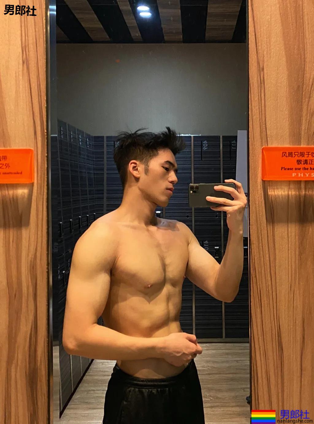 "川音霍建华"肌肉写真刷屏票圈！超帅高鼻梁长腿小狼狗，谁又可了？ - 51虹马