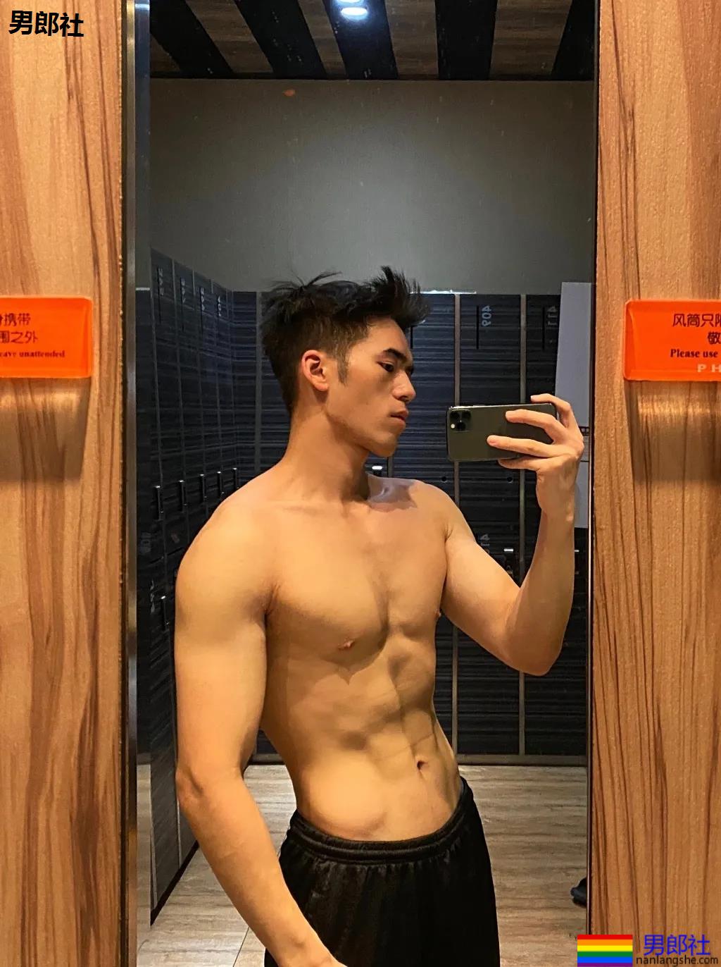 "川音霍建华"肌肉写真刷屏票圈！超帅高鼻梁长腿小狼狗，谁又可了？ - 51虹马