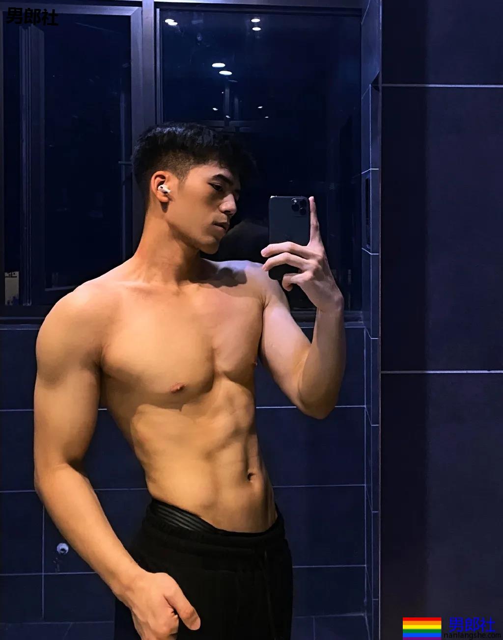 "川音霍建华"肌肉写真刷屏票圈！超帅高鼻梁长腿小狼狗，谁又可了？ - 51虹马