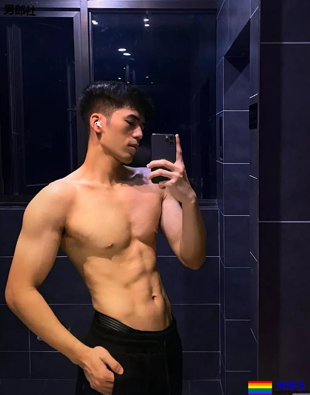 "川音霍建华"肌肉写真刷屏票圈！超帅高鼻梁长腿小狼狗，谁又可了？ - 51虹马