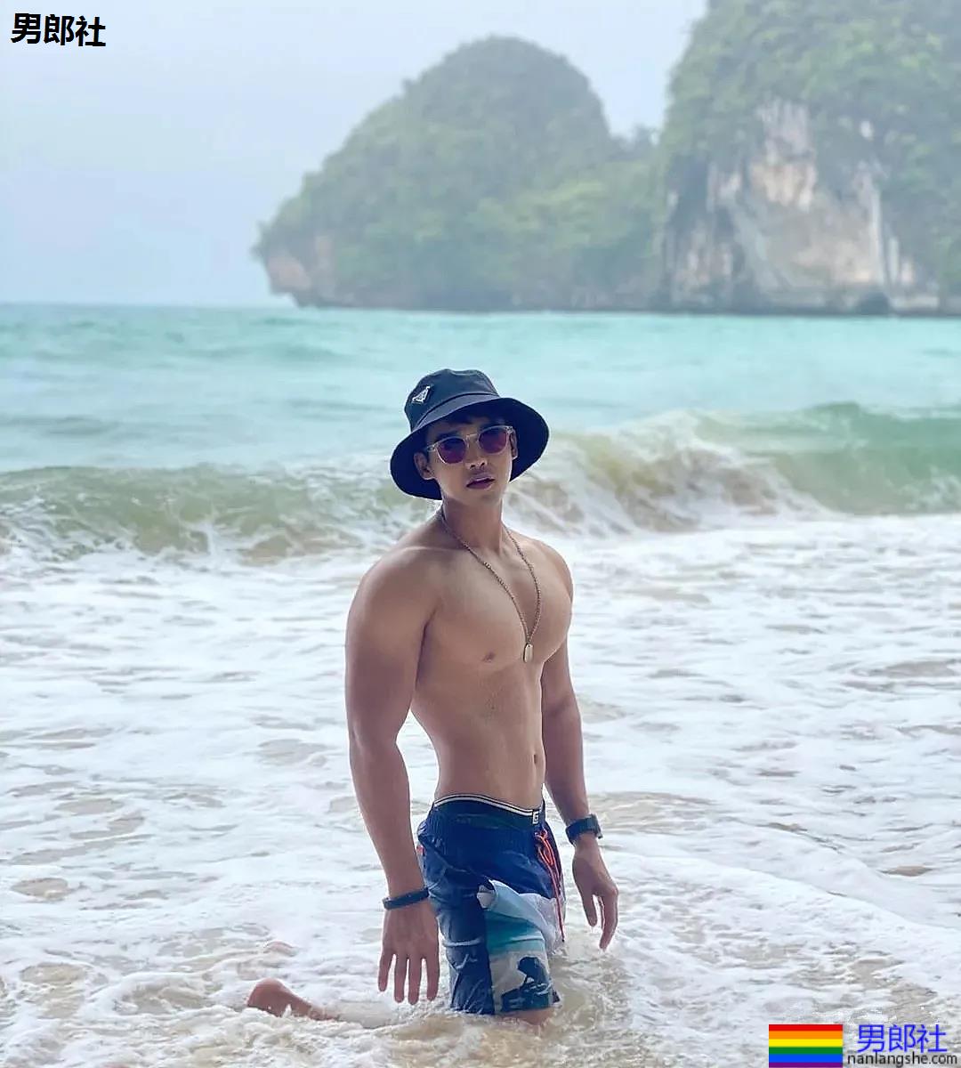 运动网红小哥拍沙滩大片，网友们都不淡定了！ - 51虹马