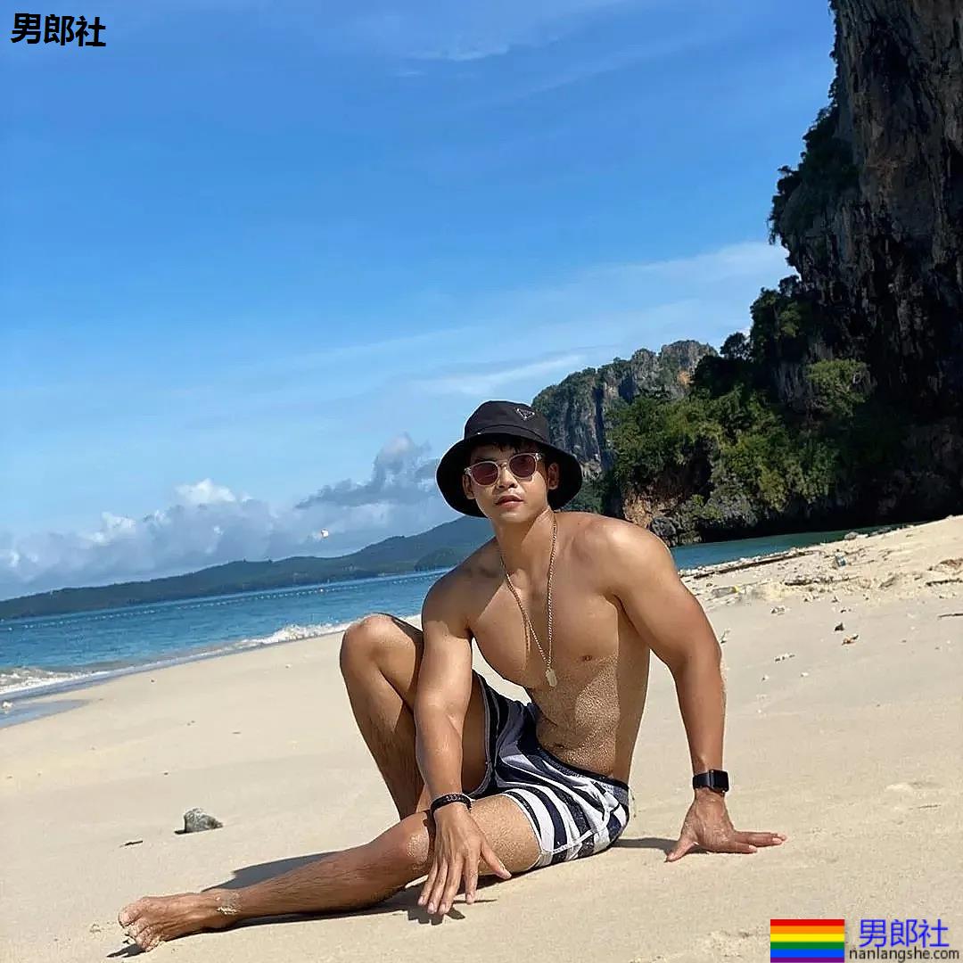 运动网红小哥拍沙滩大片，网友们都不淡定了！ - 51虹马