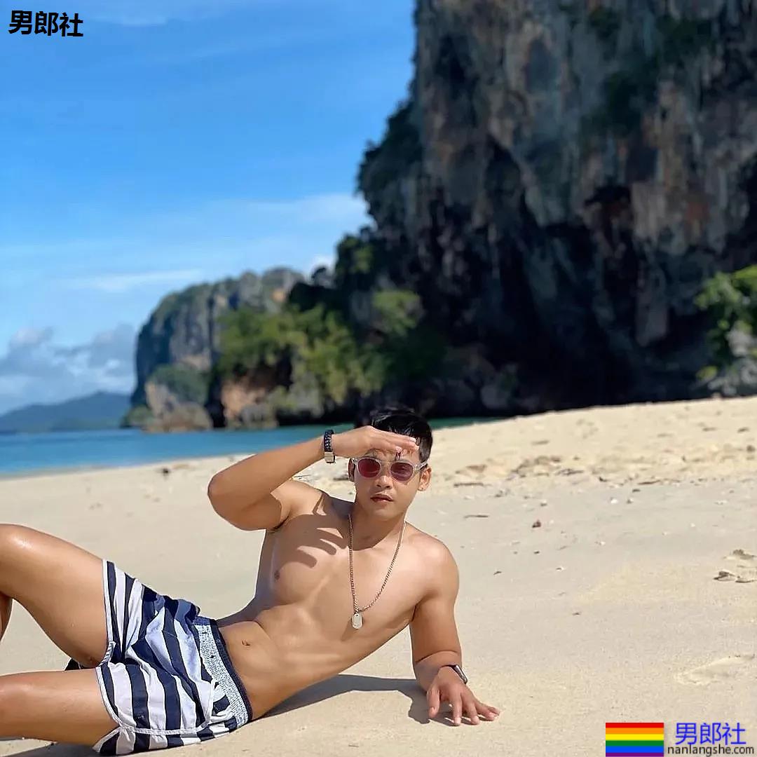 运动网红小哥拍沙滩大片，网友们都不淡定了！ - 51虹马