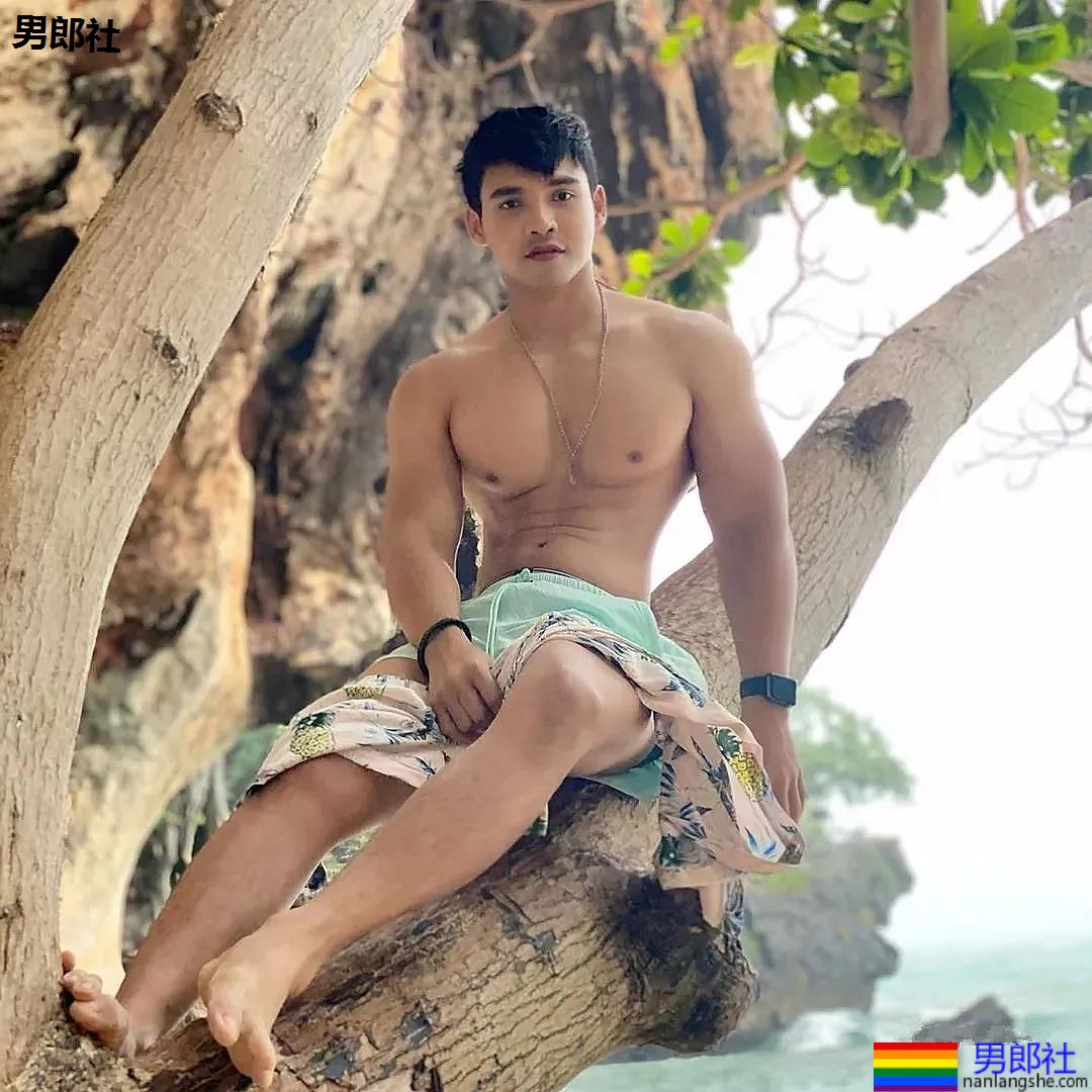 运动网红小哥拍沙滩大片，网友们都不淡定了！ - 51虹马