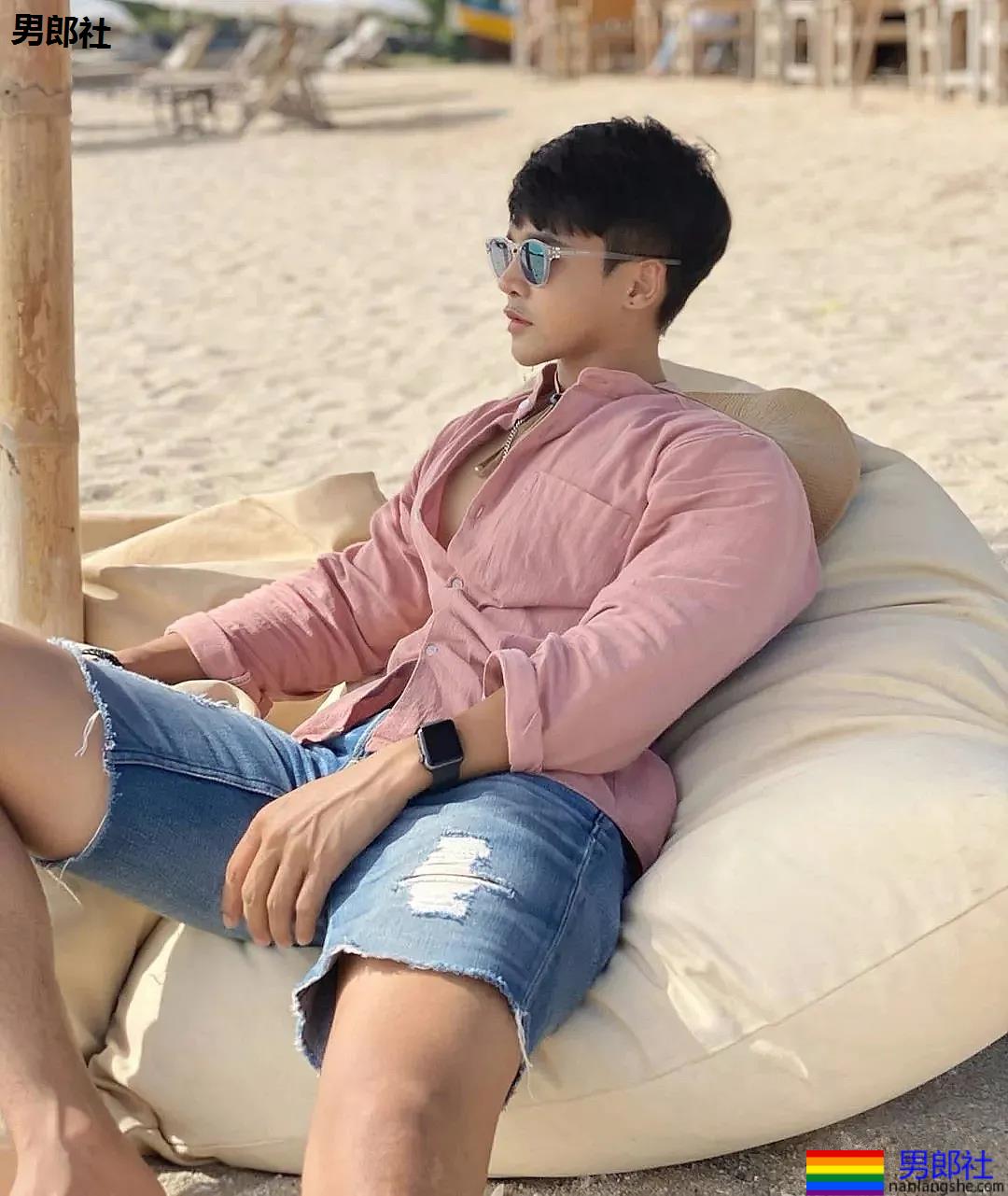 运动网红小哥拍沙滩大片，网友们都不淡定了！ - 51虹马