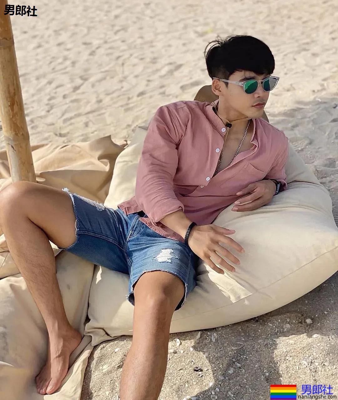 运动网红小哥拍沙滩大片，网友们都不淡定了！ - 51虹马