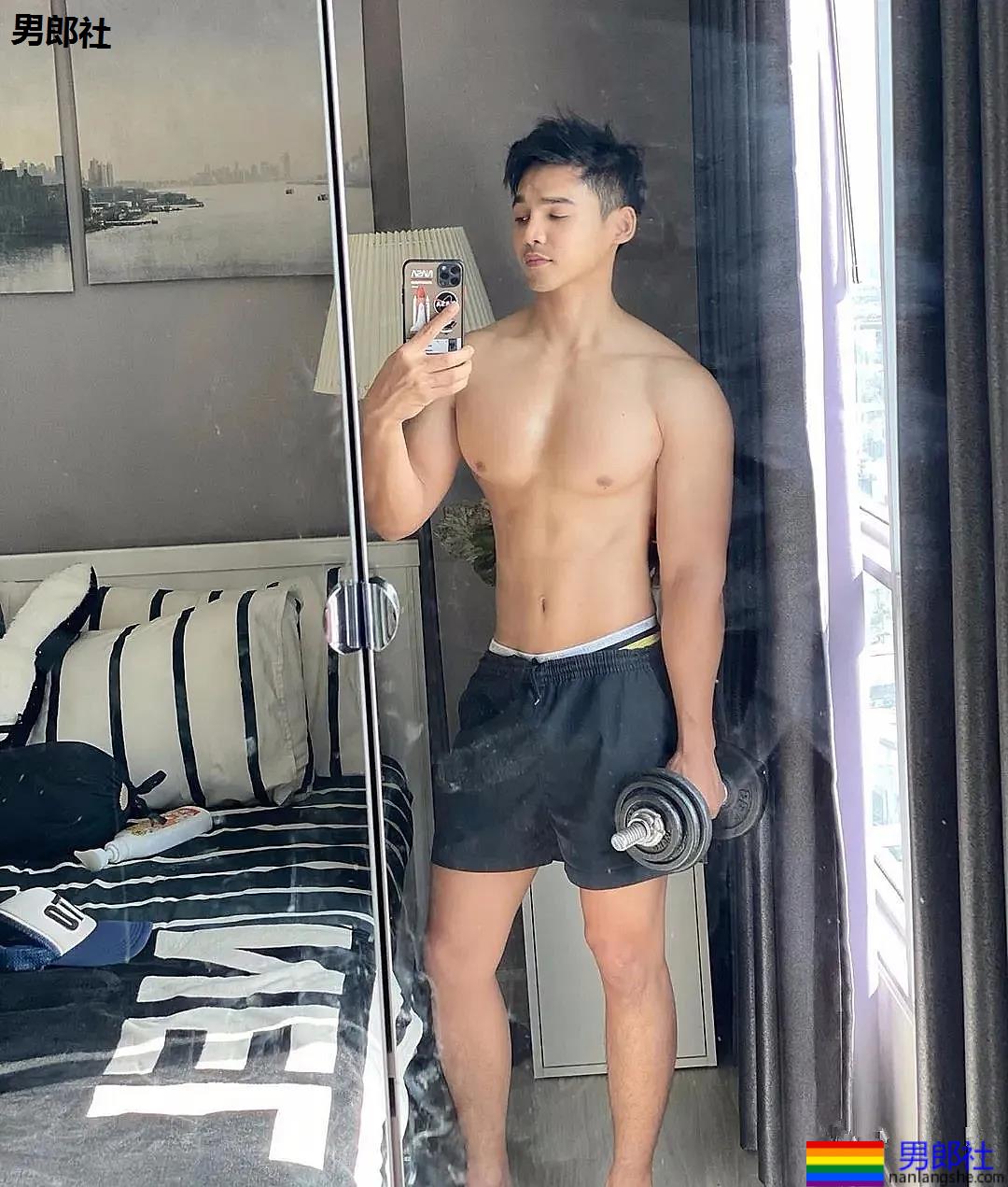 运动网红小哥拍沙滩大片，网友们都不淡定了！ - 51虹马