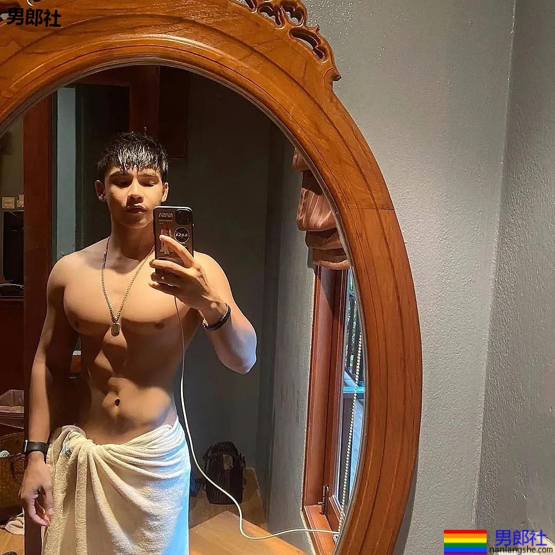 运动网红小哥拍沙滩大片，网友们都不淡定了！ - 51虹马