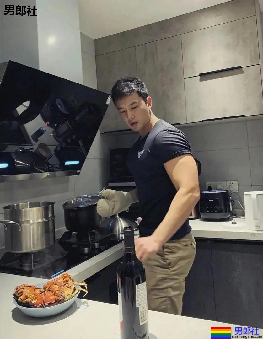 肌肉飞行员上综艺翻车,私生活混乱到让节目组一剪没! - 51虹马 肌肉飞行员上综艺翻车,私生活混乱到让节目组一剪没! - 51虹马