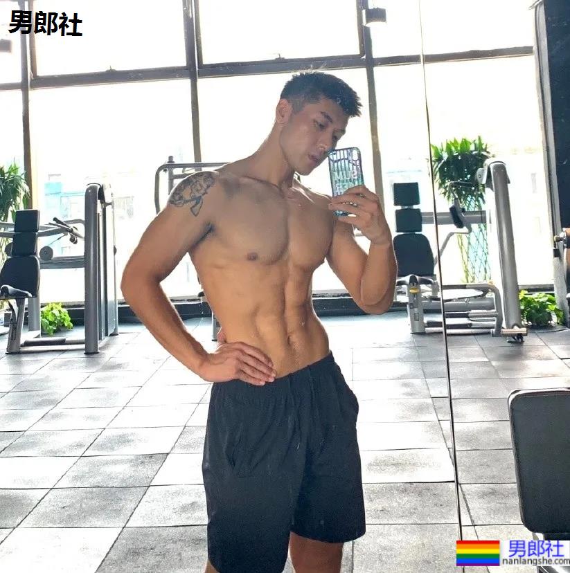 186CM东北大鼻子博主走红，这身材也太可了！ - 51虹马