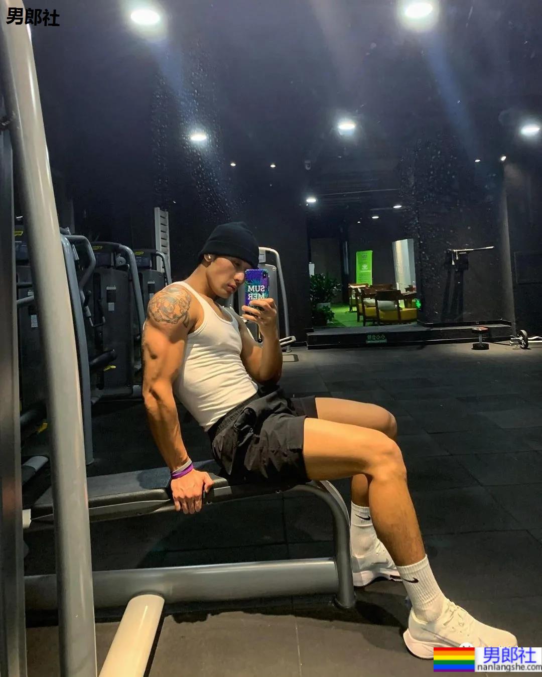 186CM东北大鼻子博主走红，这身材也太可了！ - 51虹马