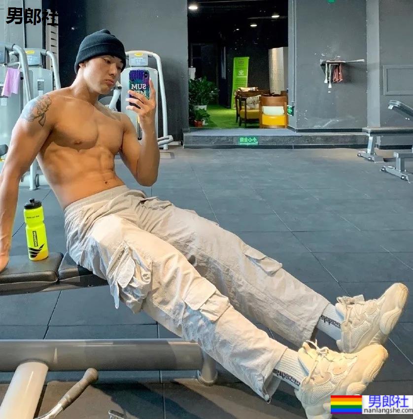 186CM东北大鼻子博主走红，这身材也太可了！ - 51虹马