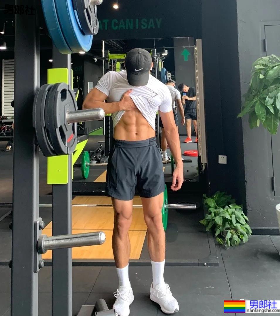 186CM东北大鼻子博主走红，这身材也太可了！ - 51虹马