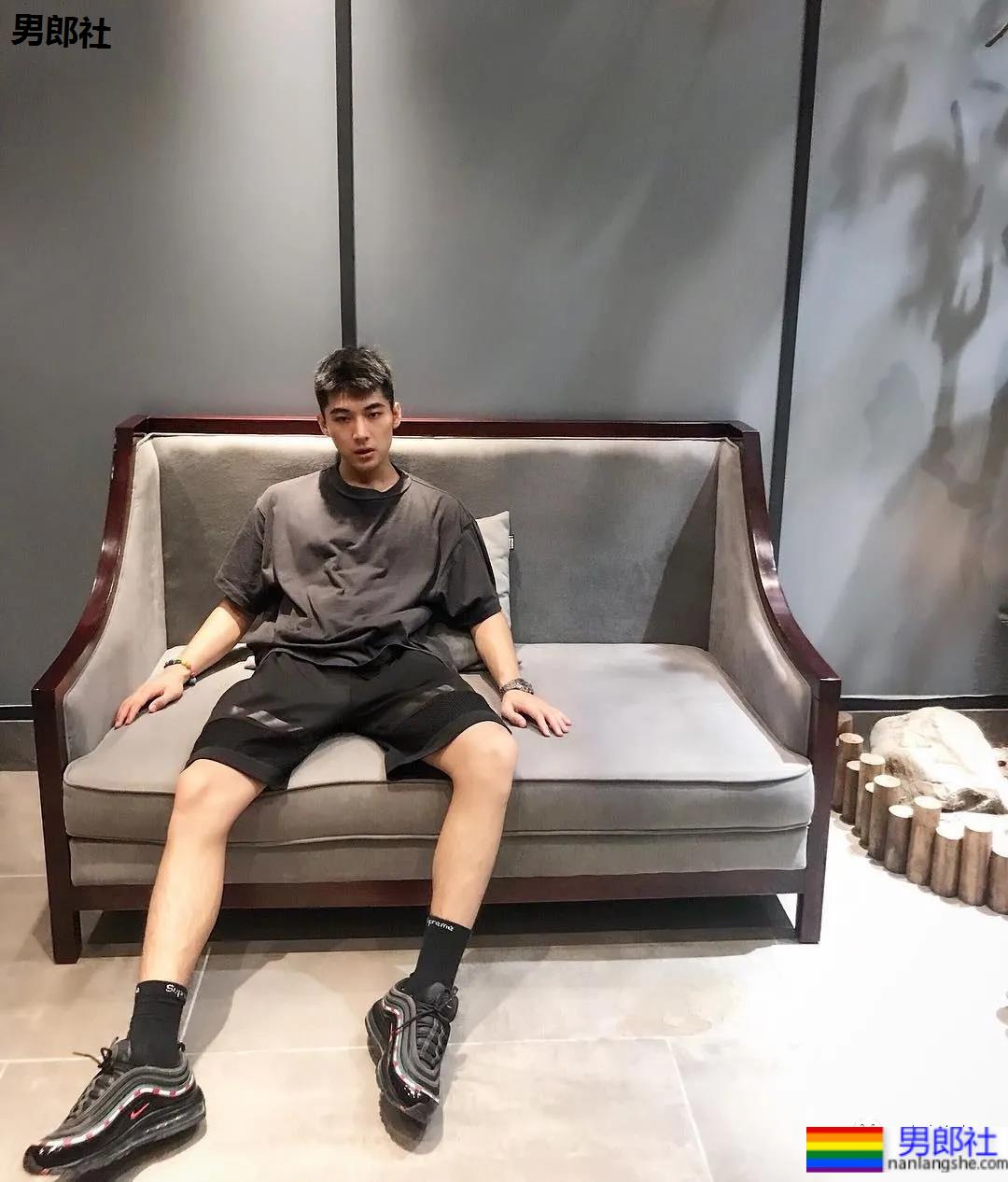 186CM东北大鼻子博主走红，这身材也太可了！ - 51虹马