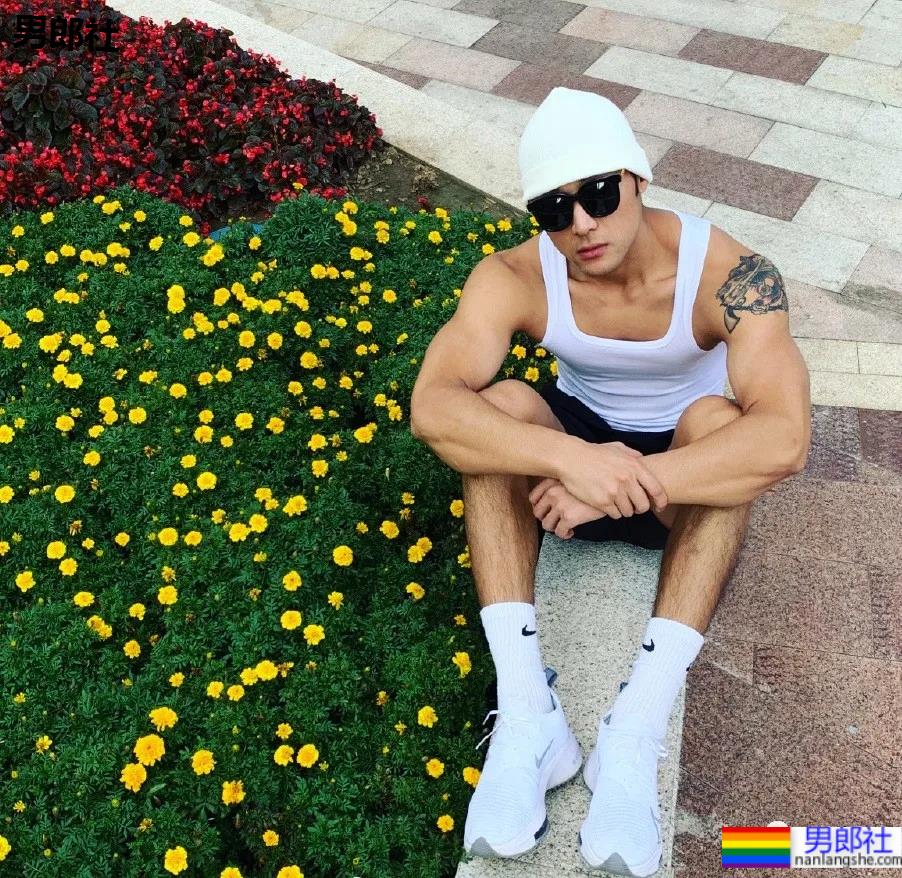 186CM东北大鼻子博主走红，这身材也太可了！ - 51虹马