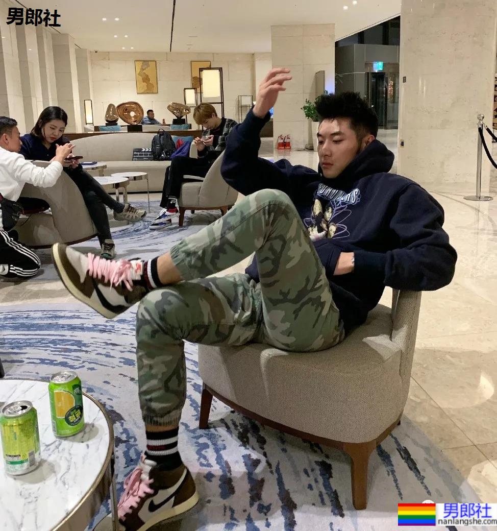 186CM东北大鼻子博主走红，这身材也太可了！ - 51虹马