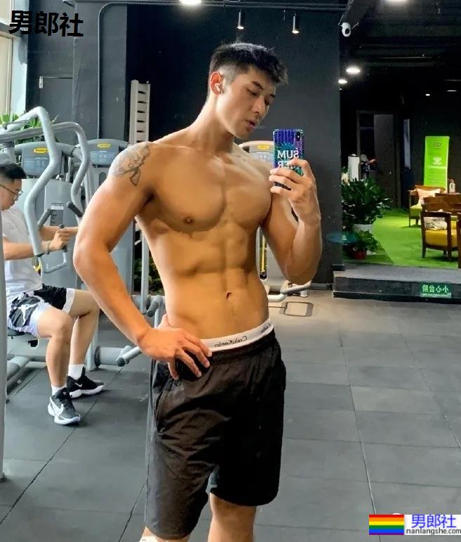 186CM东北大鼻子博主走红，这身材也太可了！ - 51虹马