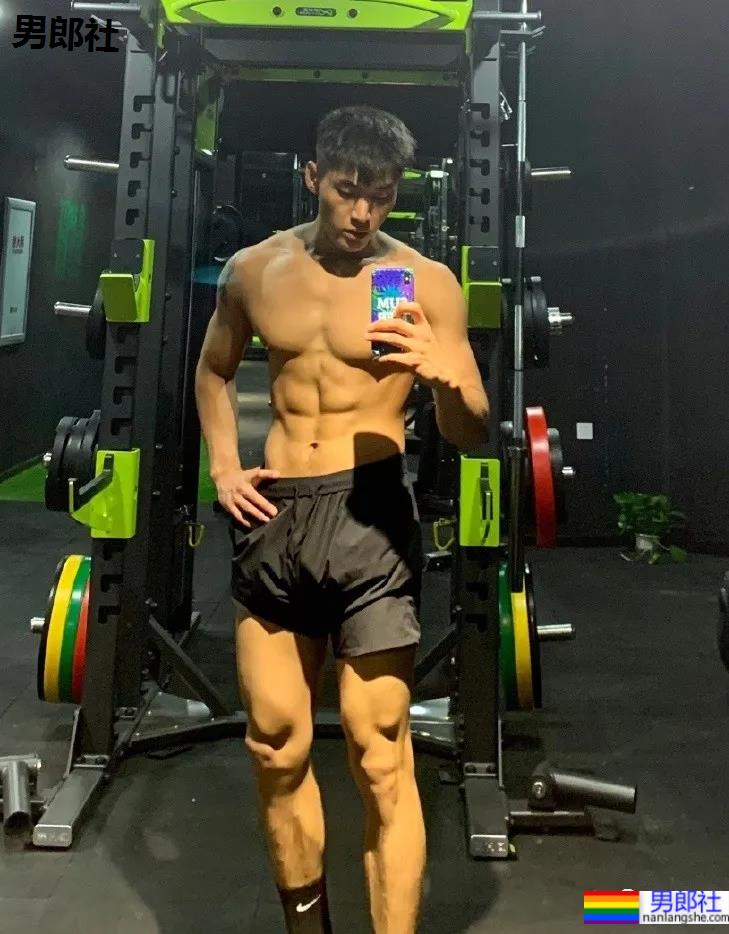 186CM东北大鼻子博主走红，这身材也太可了！ - 51虹马