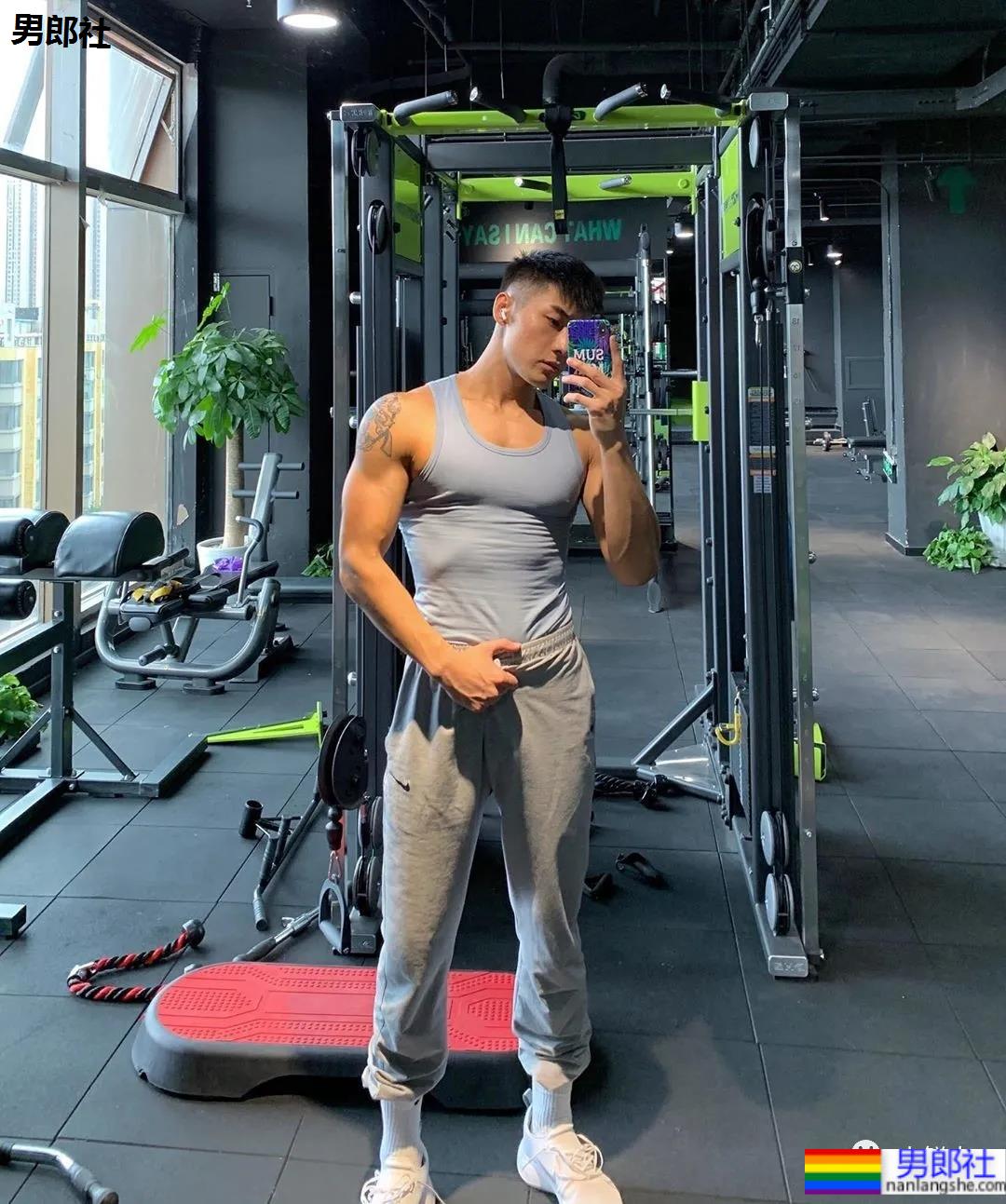 186CM东北大鼻子博主走红，这身材也太可了！ - 51虹马