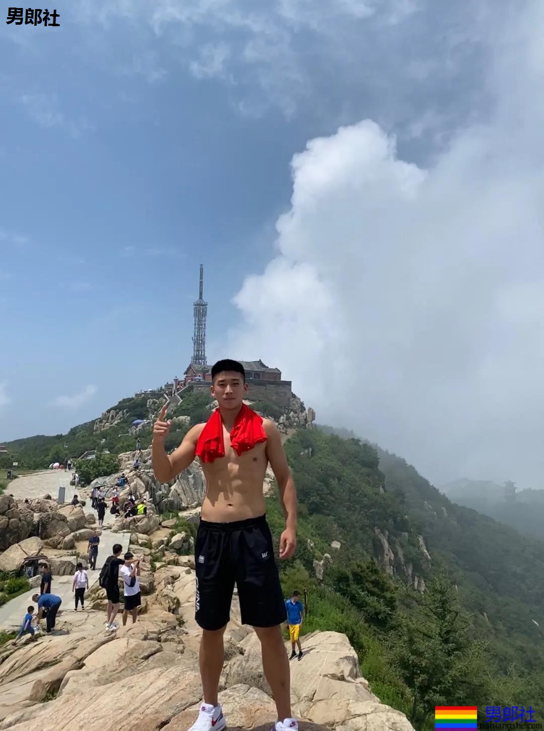 山东高鼻梁肌肉体育生，这些运动帅哥果然没让人失望！-51虹马