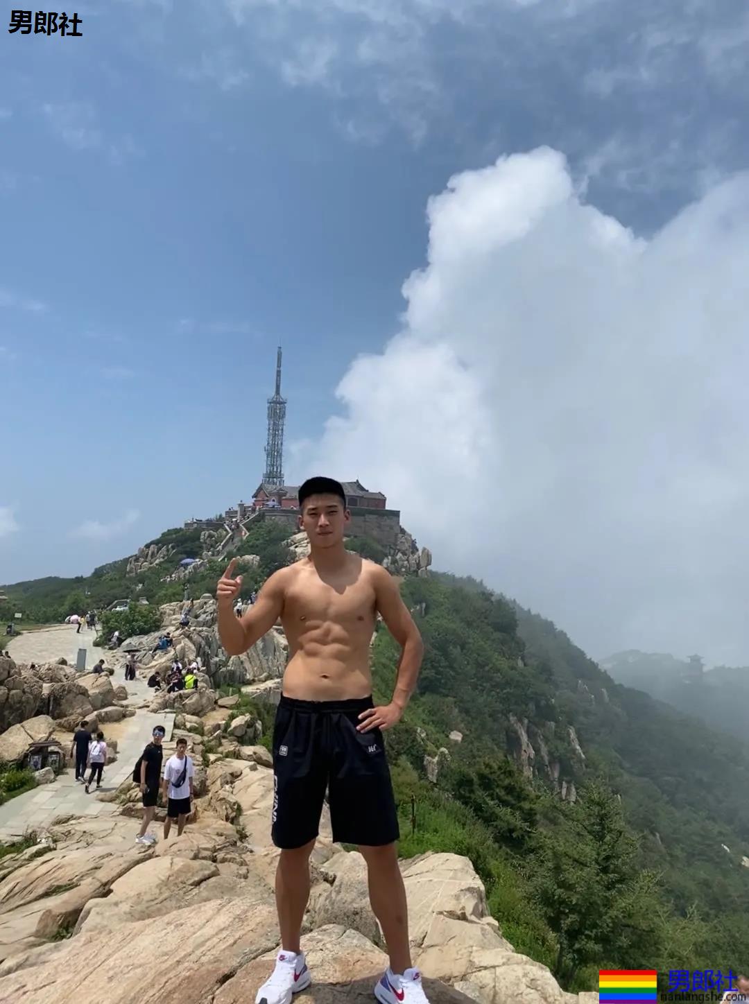 山东高鼻梁肌肉体育生,这些运动帅哥果然没让人失望! - 51虹马 山东高鼻梁肌肉体育生,这些运动帅哥果然没让人失望! - 51虹马