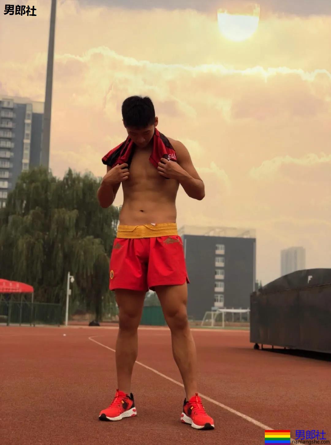 山东高鼻梁肌肉体育生,这些运动帅哥果然没让人失望! - 51虹马 山东高鼻梁肌肉体育生,这些运动帅哥果然没让人失望! - 51虹马