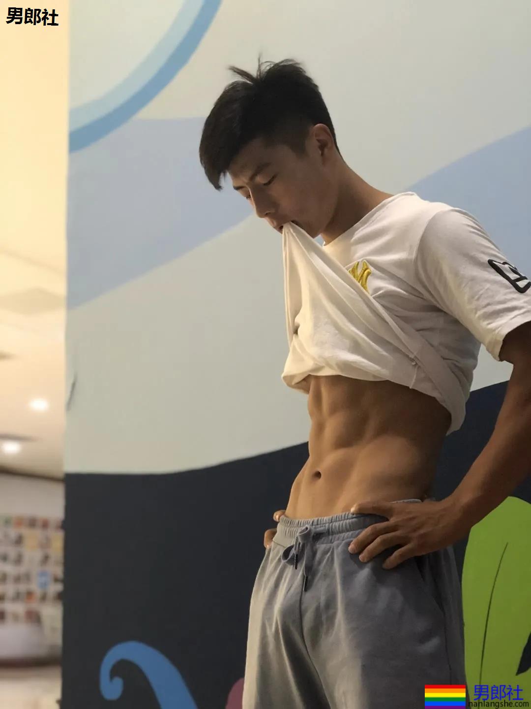 山东高鼻梁肌肉体育生,这些运动帅哥果然没让人失望! - 51虹马 山东高鼻梁肌肉体育生,这些运动帅哥果然没让人失望! - 51虹马