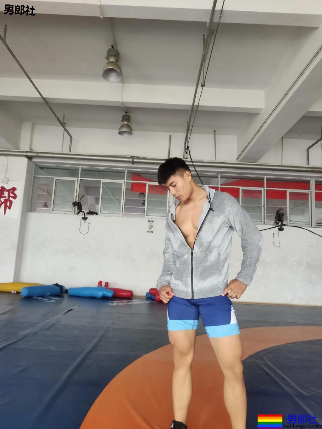 山东高鼻梁肌肉体育生,这些运动帅哥果然没让人失望! - 51虹马 山东高鼻梁肌肉体育生,这些运动帅哥果然没让人失望! - 51虹马