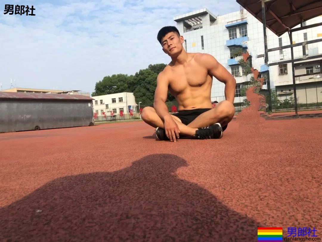 山东高鼻梁肌肉体育生,这些运动帅哥果然没让人失望! - 51虹马 山东高鼻梁肌肉体育生,这些运动帅哥果然没让人失望! - 51虹马