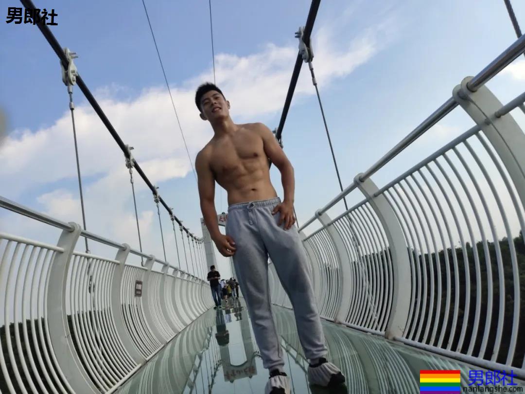 山东高鼻梁肌肉体育生,这些运动帅哥果然没让人失望! - 51虹马 山东高鼻梁肌肉体育生,这些运动帅哥果然没让人失望! - 51虹马