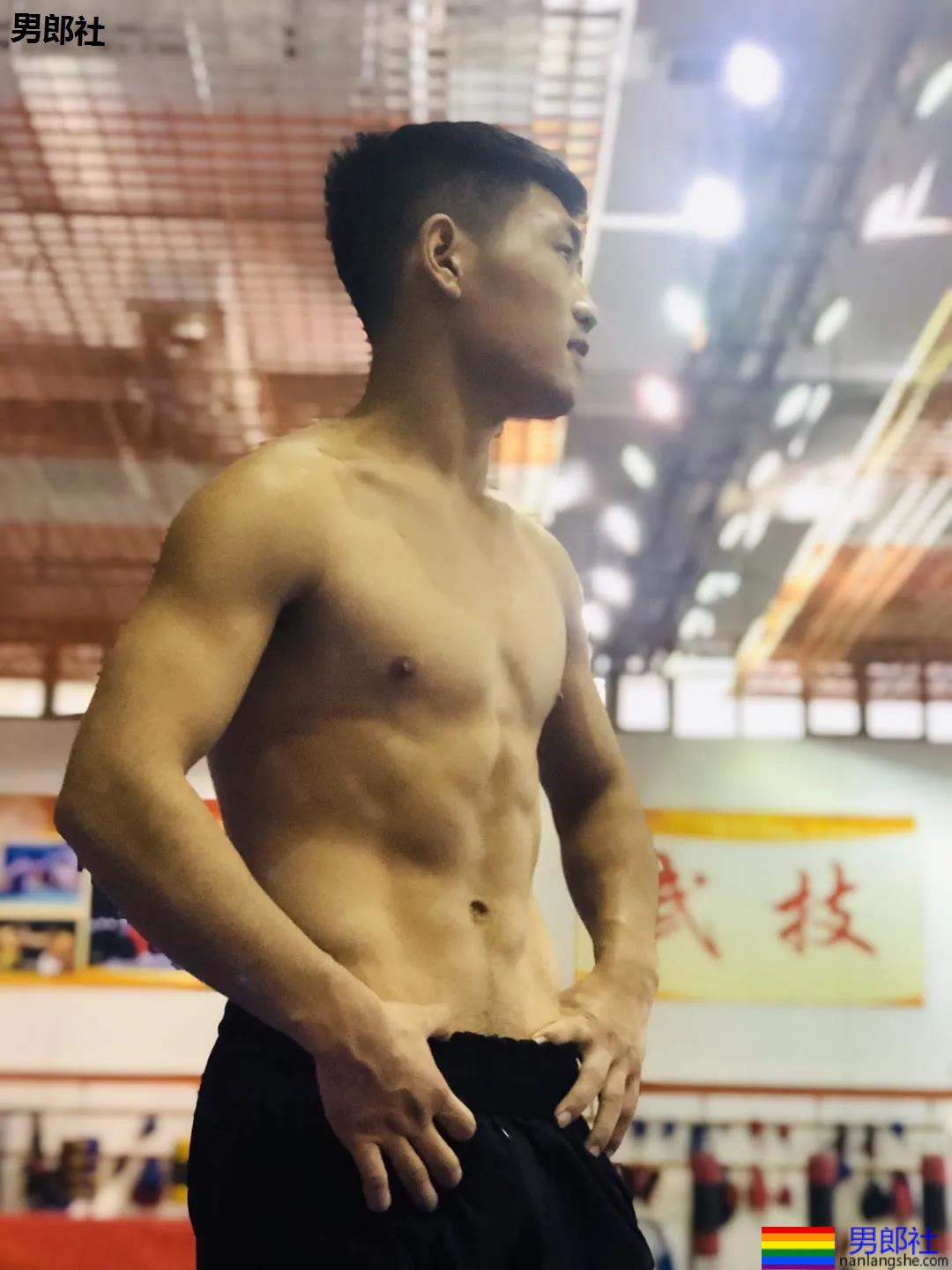 山东高鼻梁肌肉体育生,这些运动帅哥果然没让人失望! - 51虹马 山东高鼻梁肌肉体育生,这些运动帅哥果然没让人失望! - 51虹马