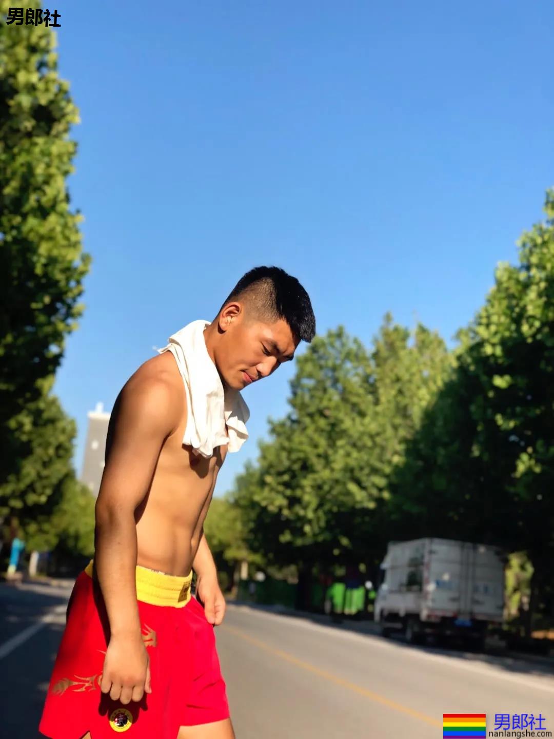 山东高鼻梁肌肉体育生,这些运动帅哥果然没让人失望! - 51虹马 山东高鼻梁肌肉体育生,这些运动帅哥果然没让人失望! - 51虹马