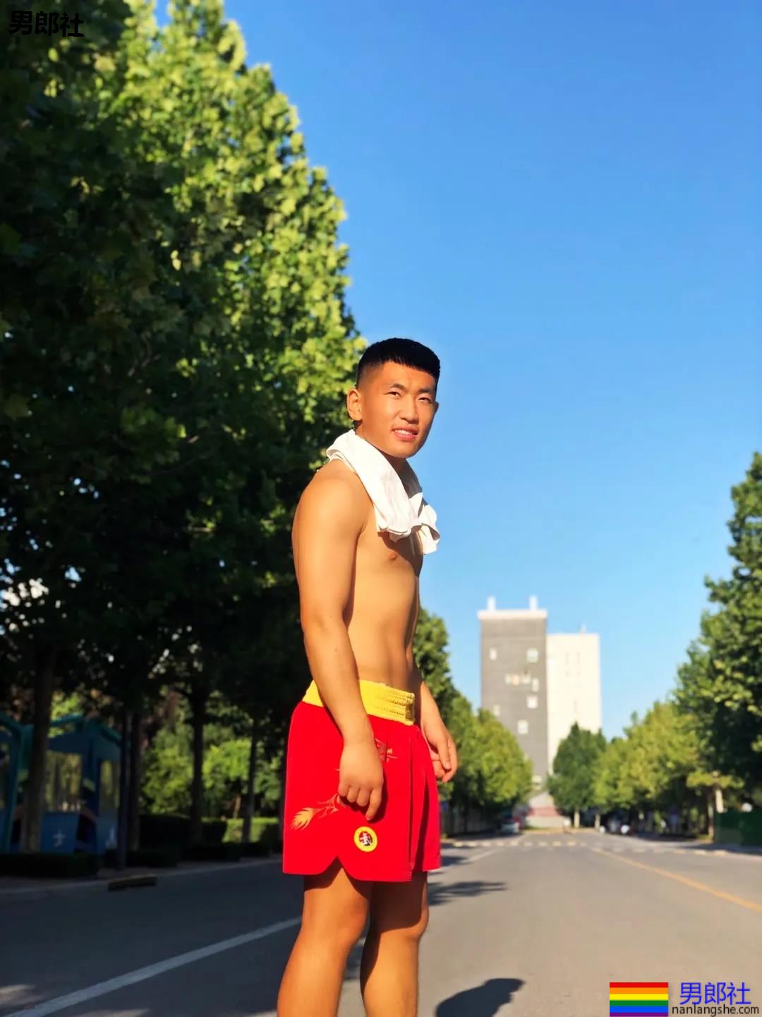 山东高鼻梁肌肉体育生,这些运动帅哥果然没让人失望! - 51虹马 山东高鼻梁肌肉体育生,这些运动帅哥果然没让人失望! - 51虹马