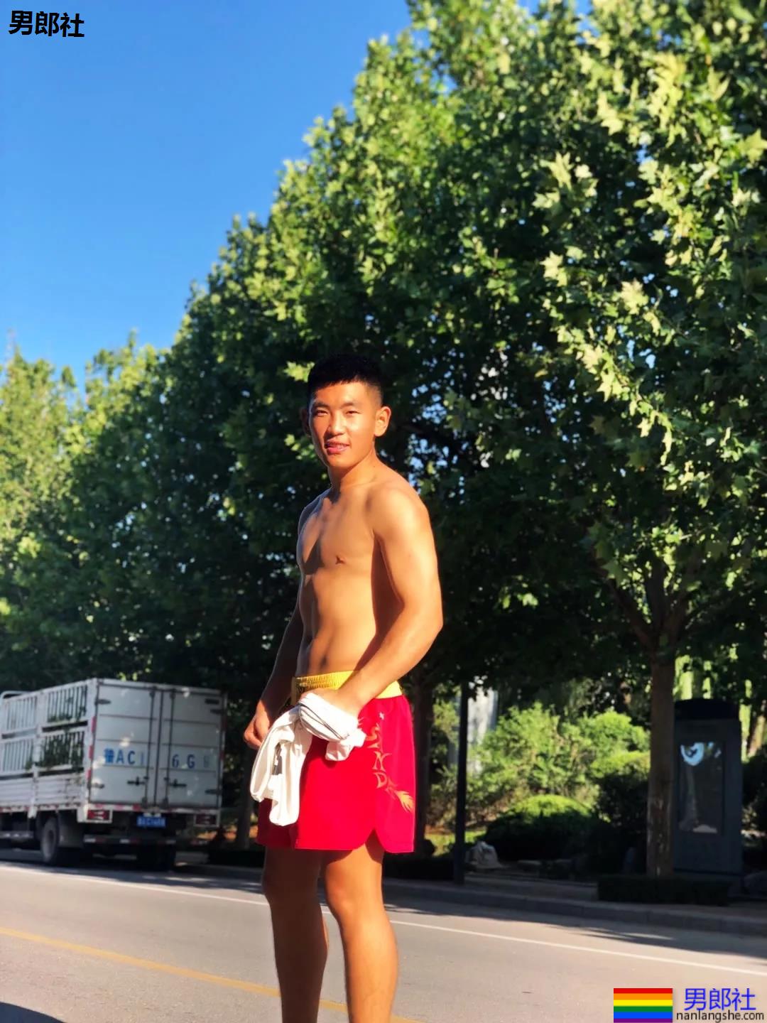 山东高鼻梁肌肉体育生,这些运动帅哥果然没让人失望! - 51虹马 山东高鼻梁肌肉体育生,这些运动帅哥果然没让人失望! - 51虹马