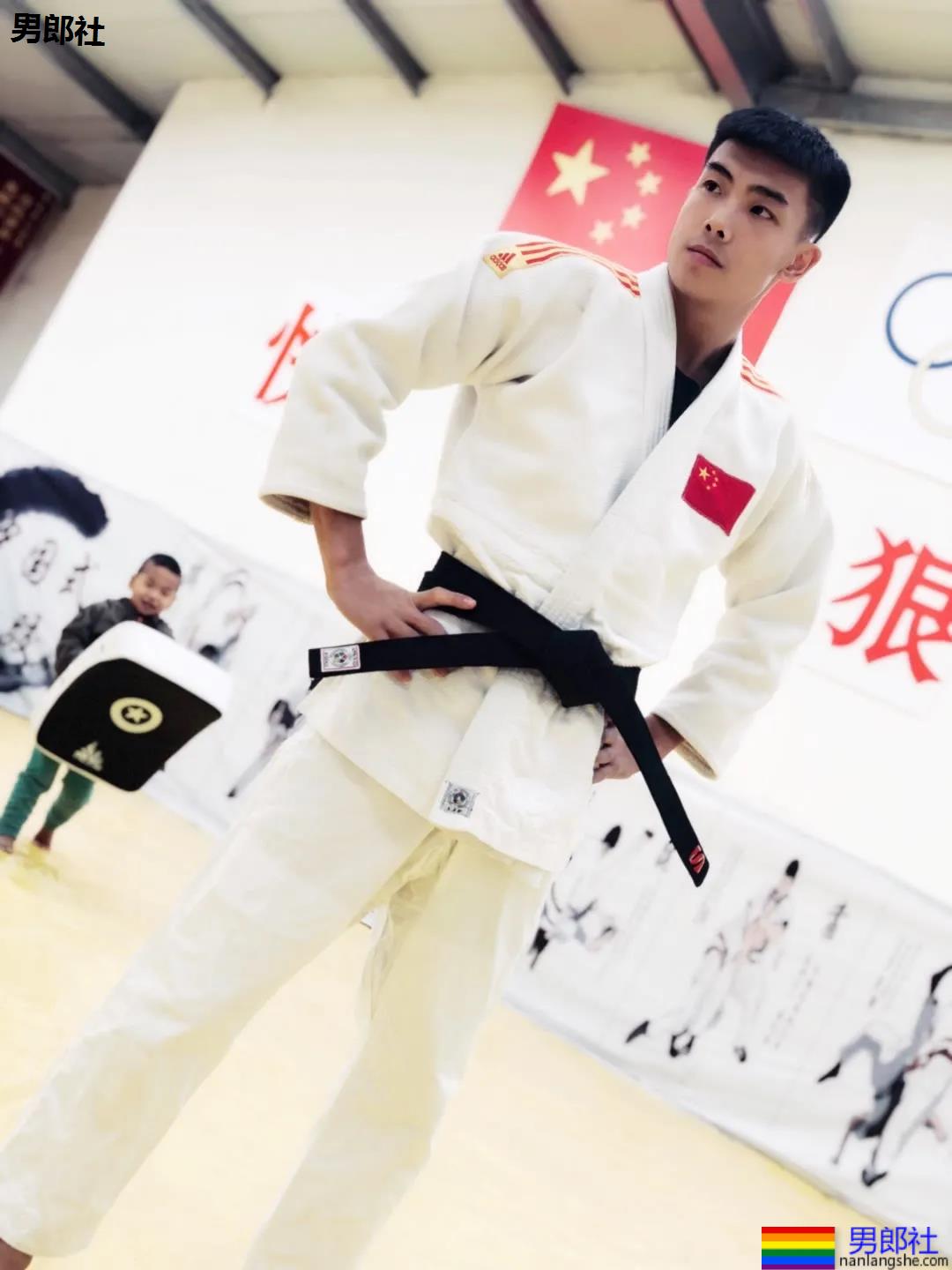 山东高鼻梁肌肉体育生,这些运动帅哥果然没让人失望! - 51虹马 山东高鼻梁肌肉体育生,这些运动帅哥果然没让人失望! - 51虹马