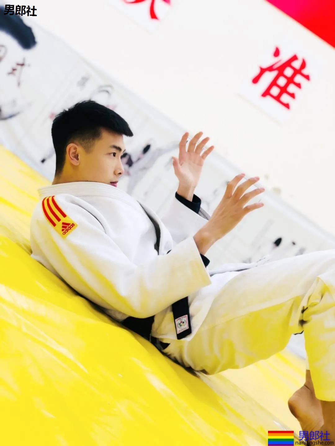 山东高鼻梁肌肉体育生,这些运动帅哥果然没让人失望! - 51虹马 山东高鼻梁肌肉体育生,这些运动帅哥果然没让人失望! - 51虹马