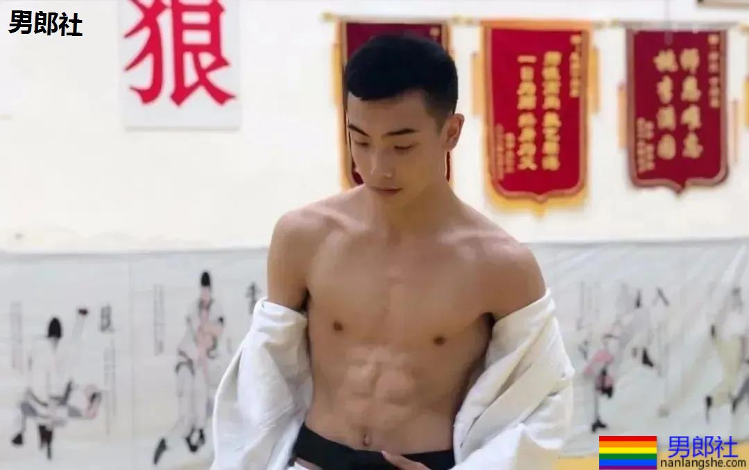 山东高鼻梁肌肉体育生,这些运动帅哥果然没让人失望! - 51虹马 山东高鼻梁肌肉体育生,这些运动帅哥果然没让人失望! - 51虹马